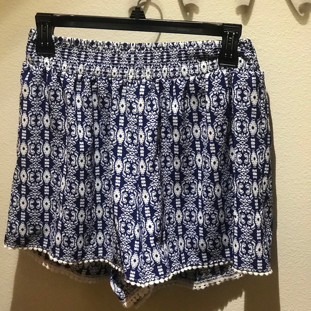 Soft patterned short